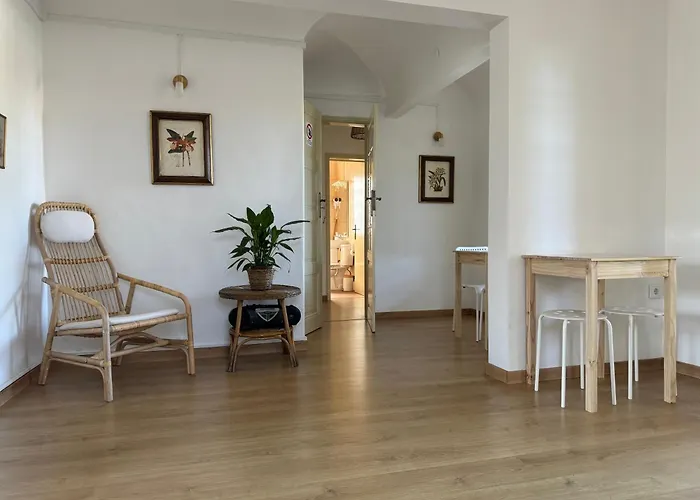 T\'Inacia Guest House